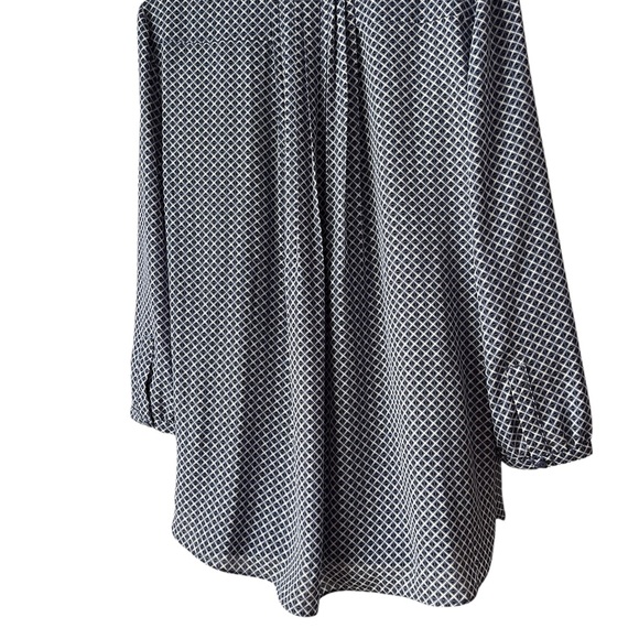 NYDJ Pin Tuck Blouse Size L Blue and White - Picture 5 of 8